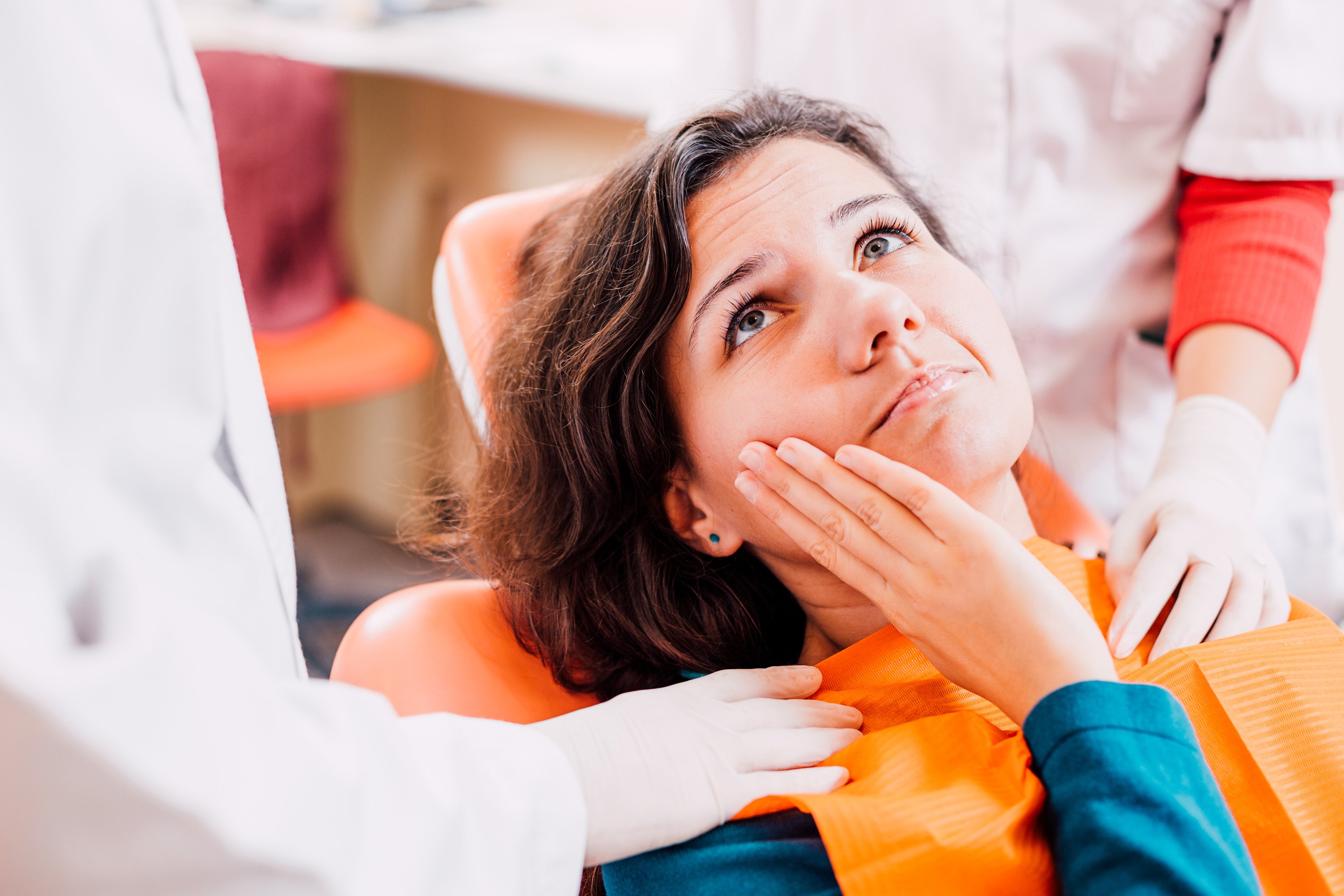 femme-douleur-dent-chirurgie